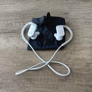 Beats by Dre : White headphones